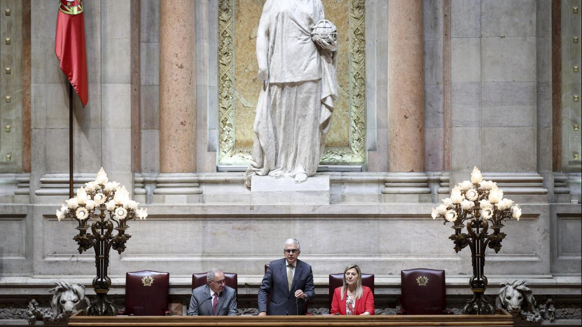 El fallido órdago de los ultras une a conservadores y socialistas en Portugal