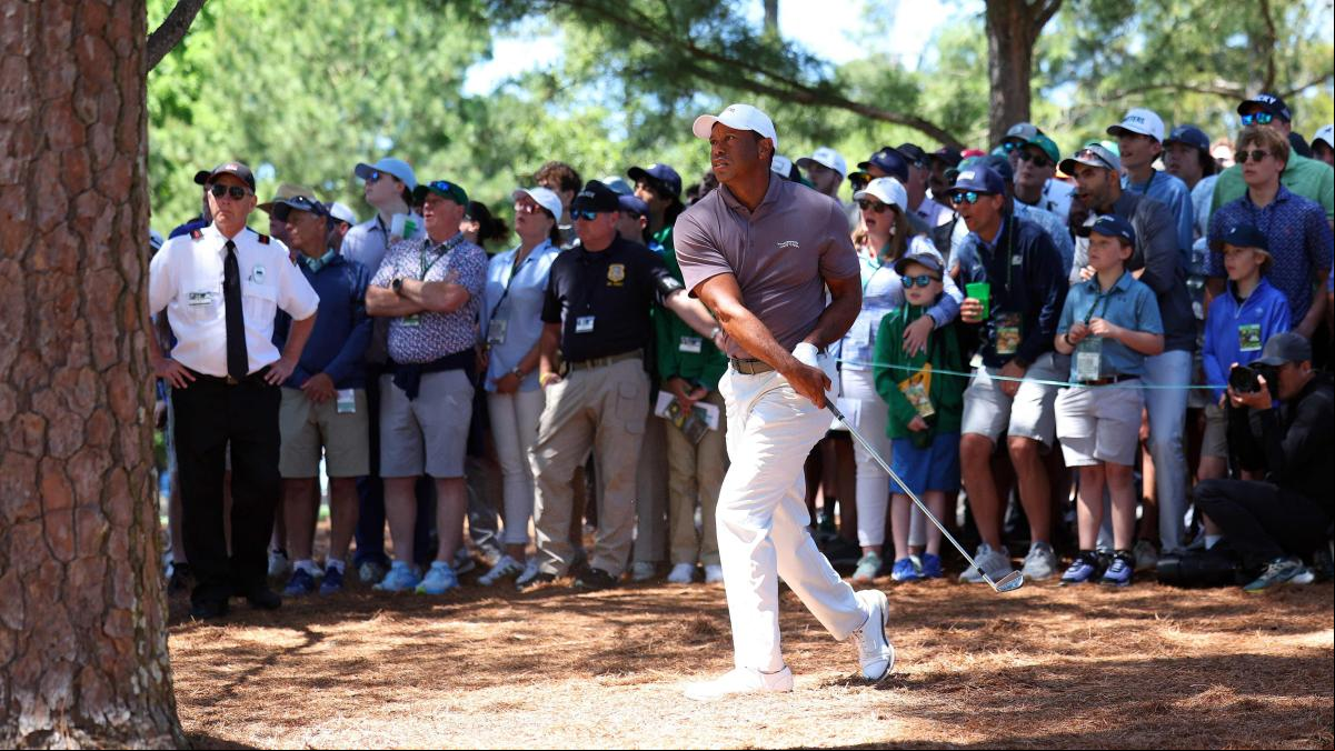 Tiger Woods bate récords en Augusta incluso mermado físicamente