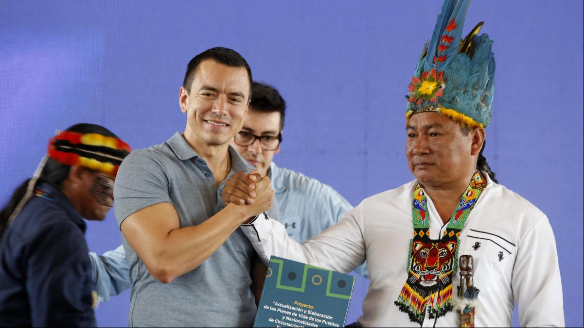 El presidente de Ecuador dice que no se arrepiente del asalto a la embajada de México