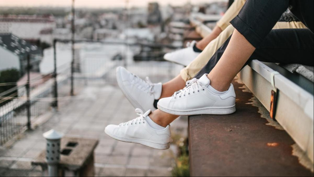 Este otoño se llevarán las zapatillas blancas: 10 modelos de marca a partir de 25 euros para triunfar