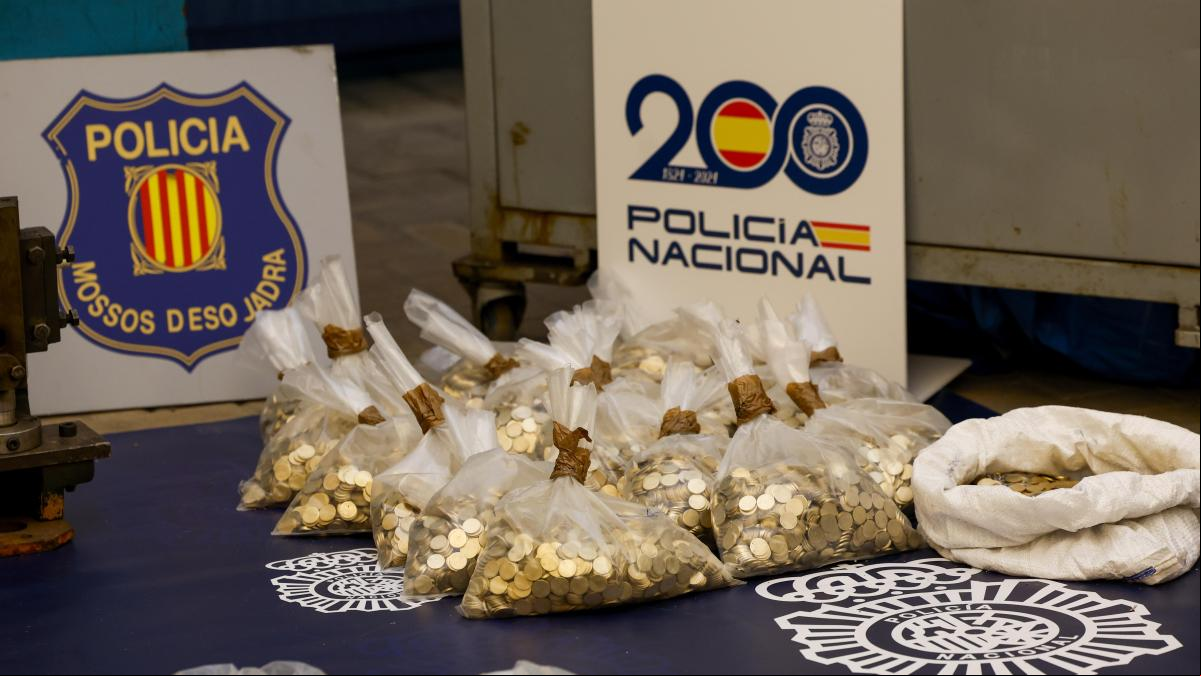 Detienen a un vendedor ambulante con 10.000 monedas falsas de 2 euros
