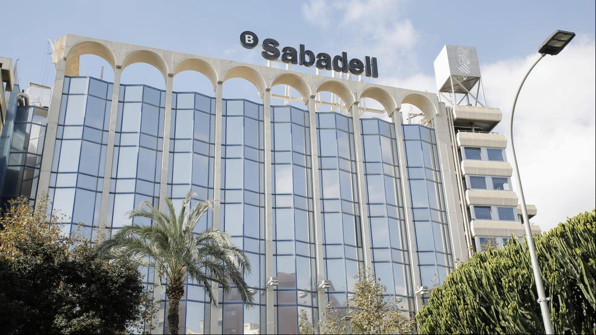 La Diputación de Alicante aprueba oponerse a la opa hostil del BBVA sobre el Sabadell