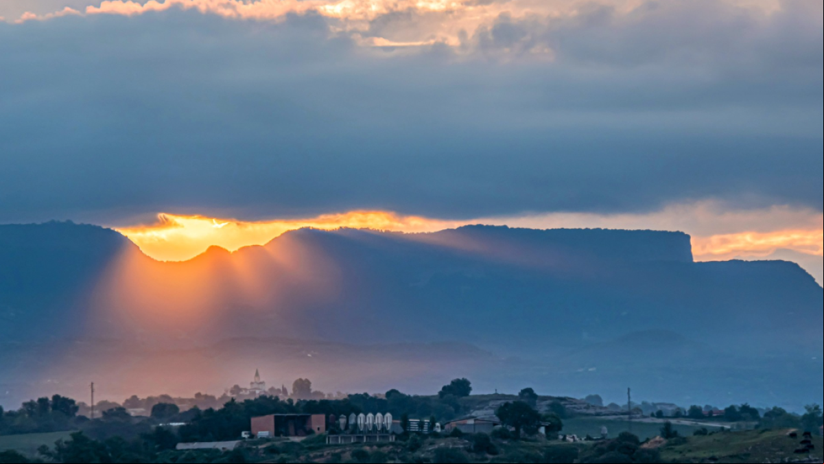 Los rayos del amanecer en el Cabrerès
