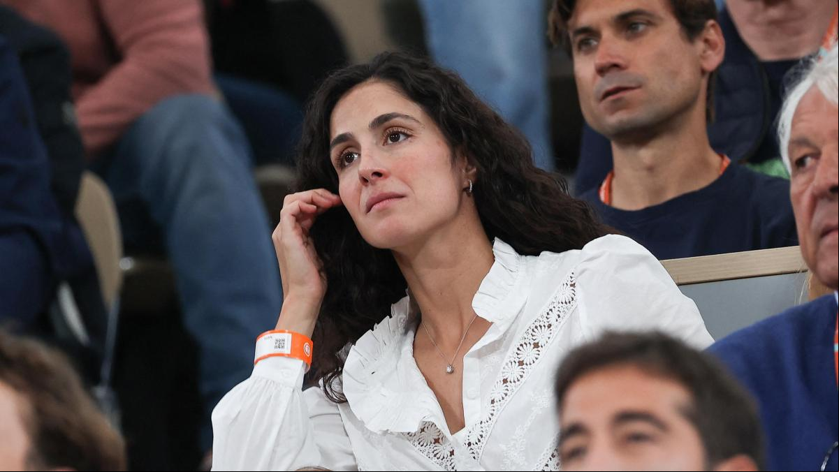 Chic y relajado: el total look blanco de Mery Perelló para apoyar a Rafa Nadal en Roland Garros