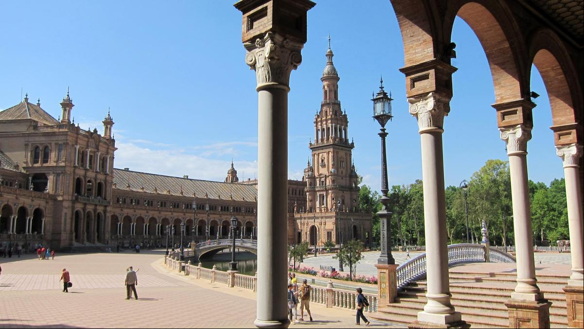 Sevilla apuesta por una Plaza de España de pago y quedarse con una parte del IVA del turismo