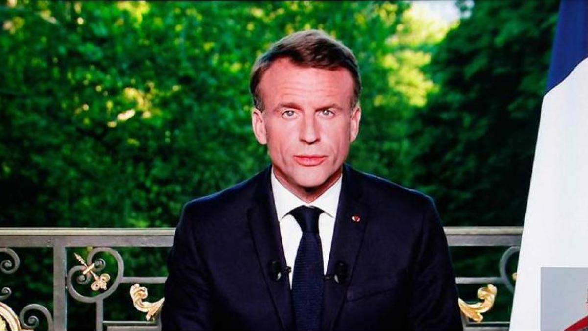 Macron salta al vacío