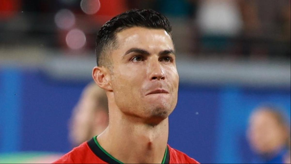 La conmovedora reacción de una niña al estar al lado de Cristiano Ronaldo antes del partido de Portugal que arrasa en redes