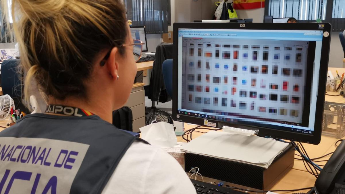La Policía detiene a 12 personas por producir y distribuir online pornografía infantil