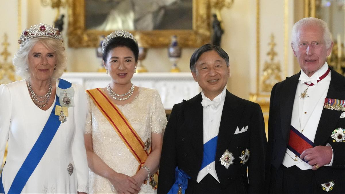 Del vestido de Camila a la tiara imperial de Masako: los looks de la cena de gala a los emperadores de Japón