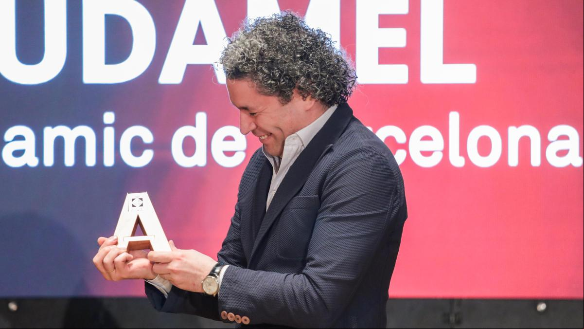 Gustavo Dudamel se lleva la A mayúscula de amigo de Barcelona