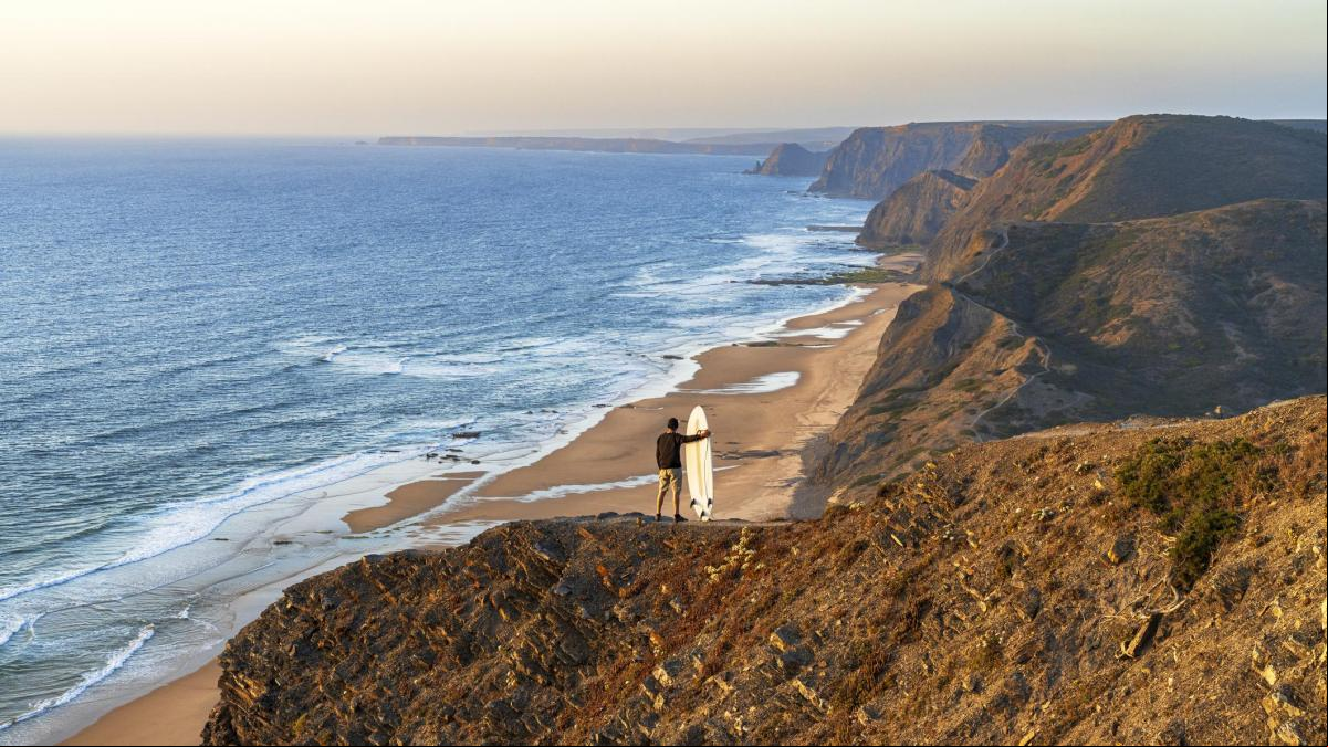 Sagres, el fin del mundo portugués convertido en un paraíso del surf