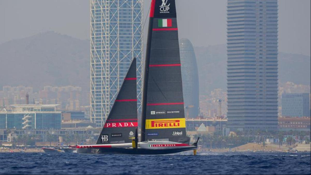 Un apagón eléctrico del barco italiano electriza la primera jornada de la Copa América de vela