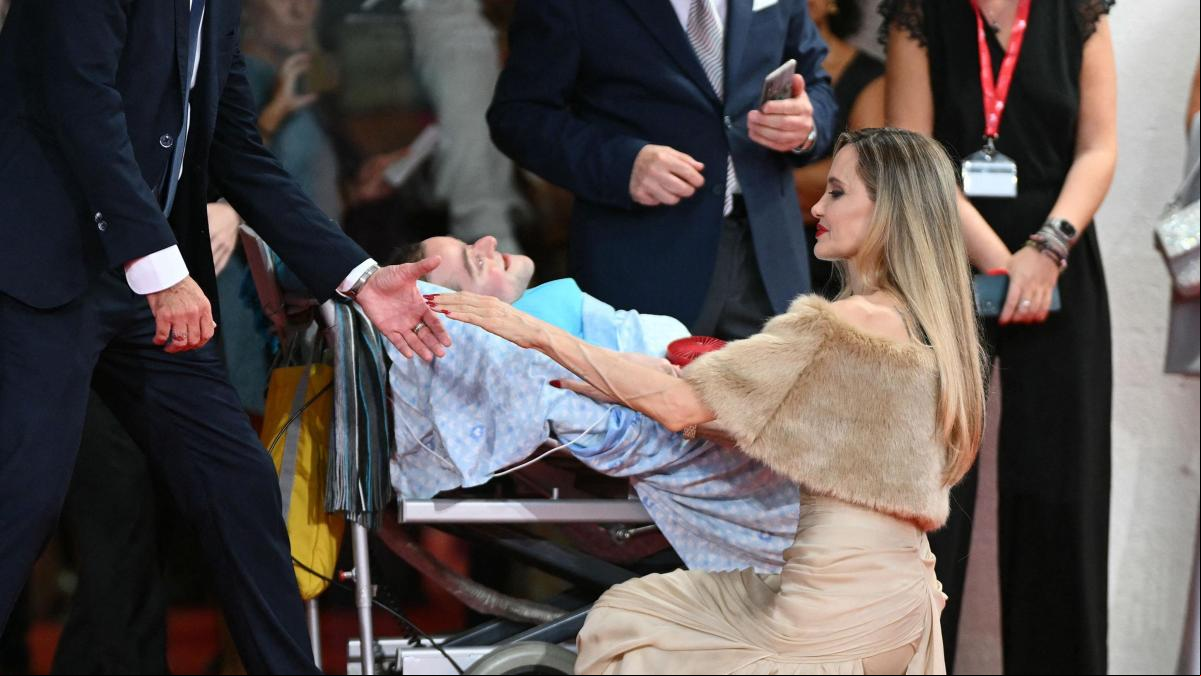 El conmovedor gesto de Angelina Jolie con un fan con ELA en el Festival de Cine de Venecia