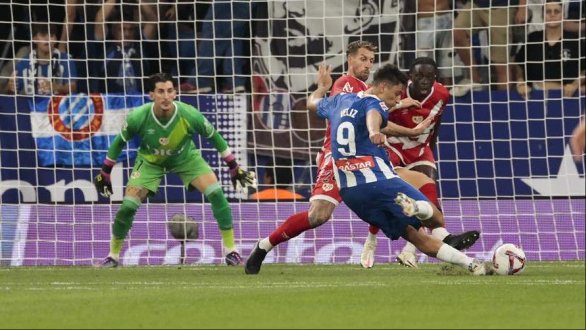 Véliz da el primer triunfo de la temporada al Espanyol con un gol en el minuto 96