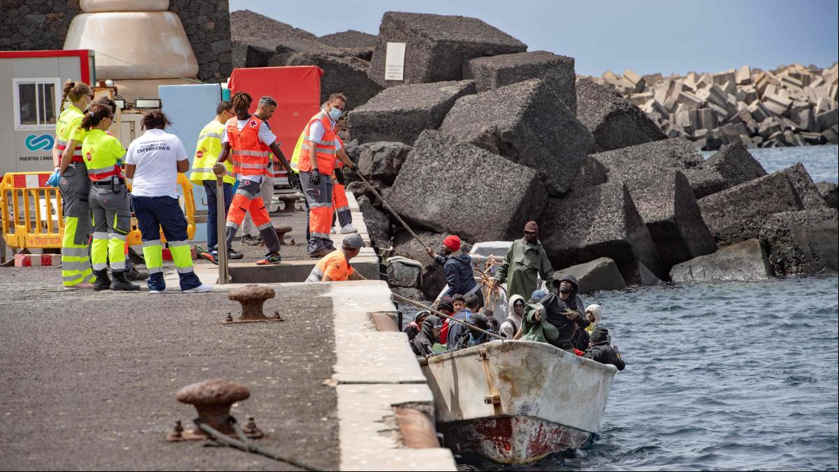 Un cuarto cayuco eleva a más de 200 migrantes llegados este fin de semana a las islas Canarias