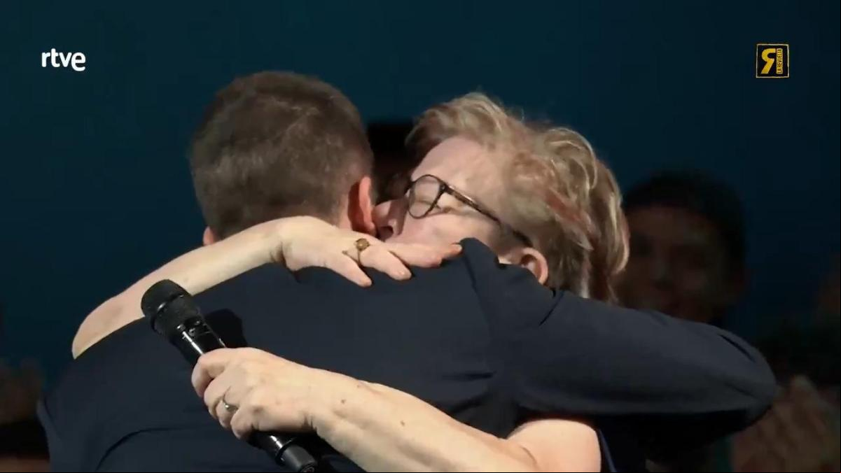El emotivo agradecimiento de una señora del público de La Revuelta a Broncano: “¡Que vivan las yayas!”