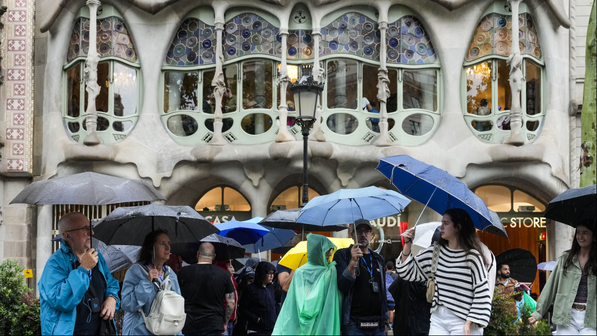 El verano se despide otoñal con 13 comunidades avisadas por lluvias y tormentas