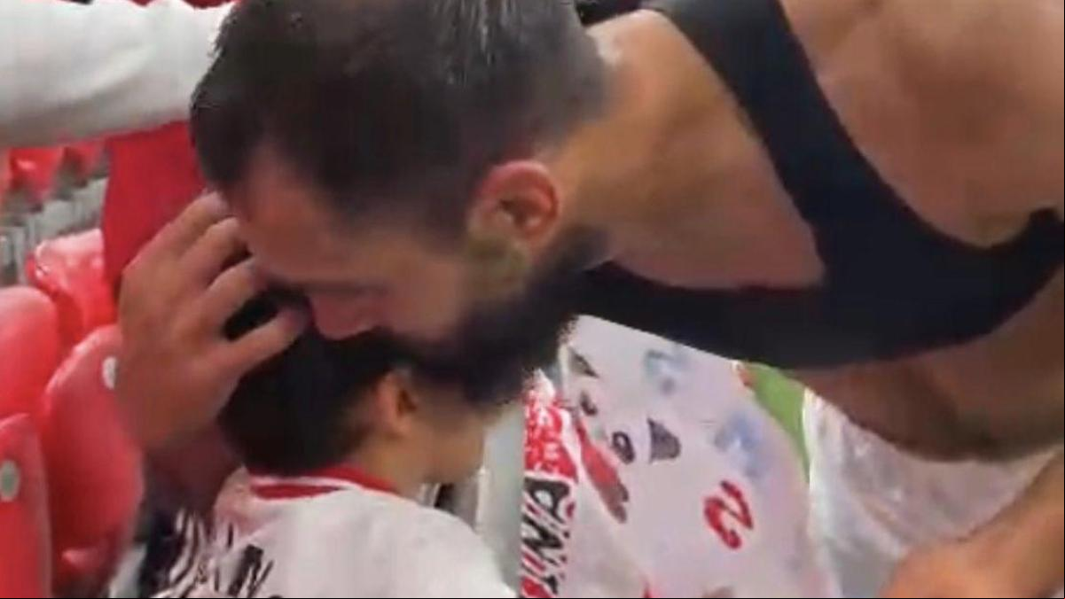 La emotiva carta que un padre ha escrito a Boja Iglesias por un gesto con su hijo de 6 años tras un partido: “Necesitamos más Pandas”