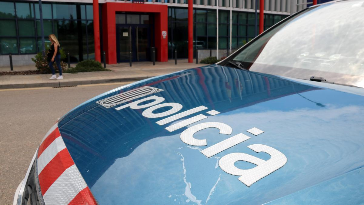 Seis mossos heridos por golpes con palos y lanzamiento de objetos después de una pelea en Lleida