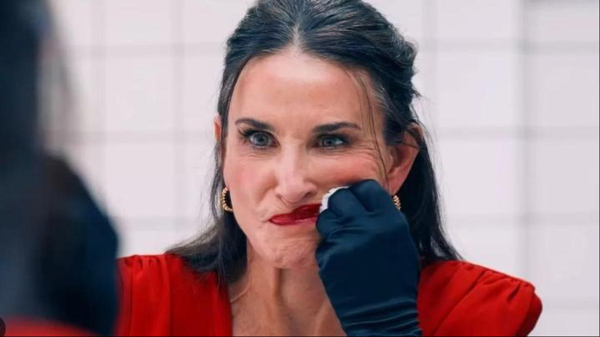 El renacer de Demi Moore a través de su vestuario: un color para vengarse de Hollywood