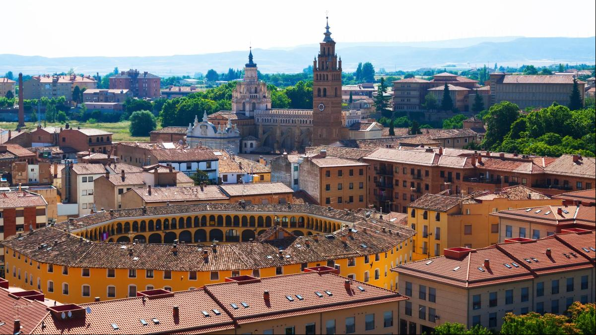 Casas colgantes y una plaza de toros habitada en Tarazona, una grata sorpresa en Aragón