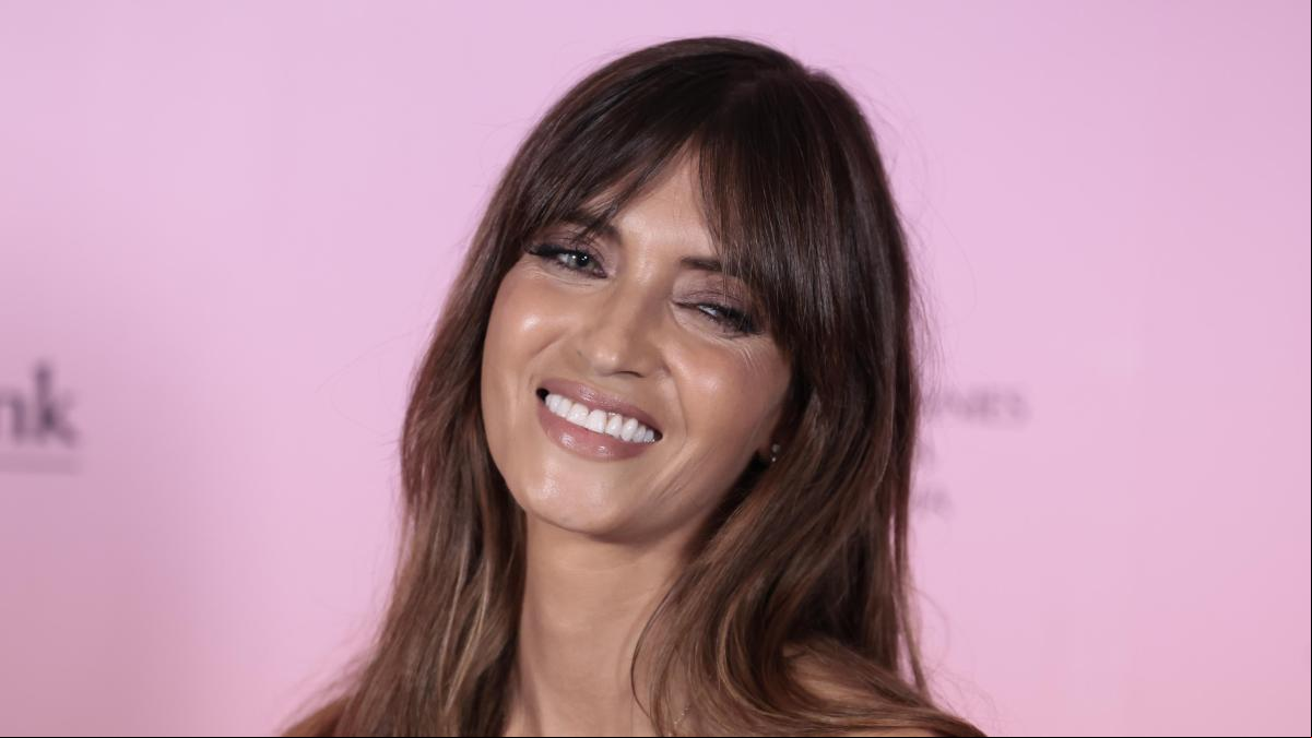 El original rio con el que Sara Carbonero ha transformado un look boho para el fútbol