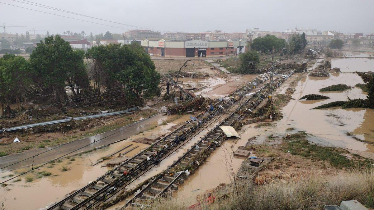 Maquinistas denuncian el riesgo que corrieron ellos y los viajeros durante la DANA
