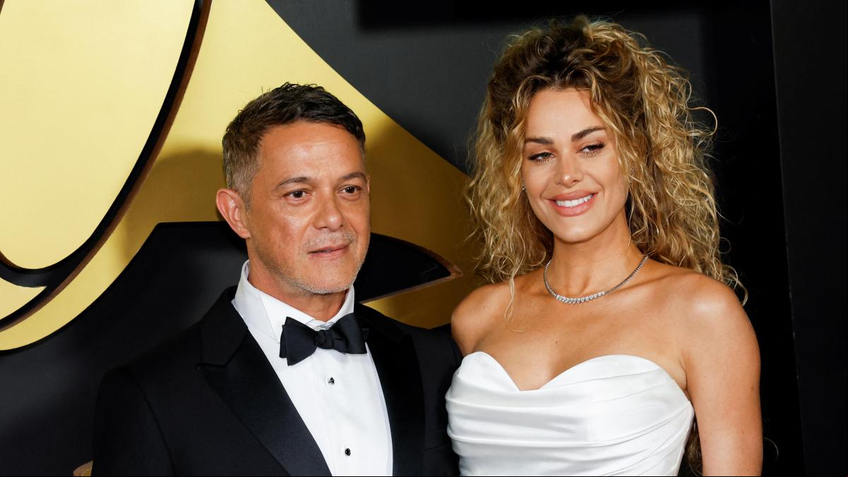 Alejandro Sanz y su novia Candela Márquez debutan como pareja ante las cámaras