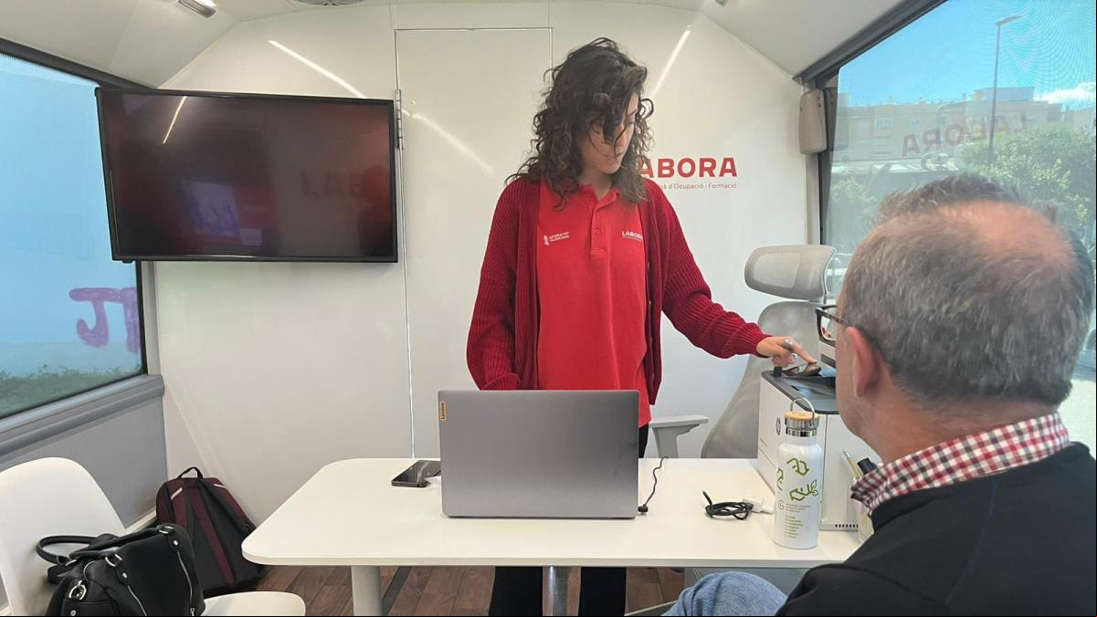 El Servicio Valenciano de Empleo y Formación sitúa cuatro oficinas móviles en la zona afectada por la DANA para asistir a la ciudadanía