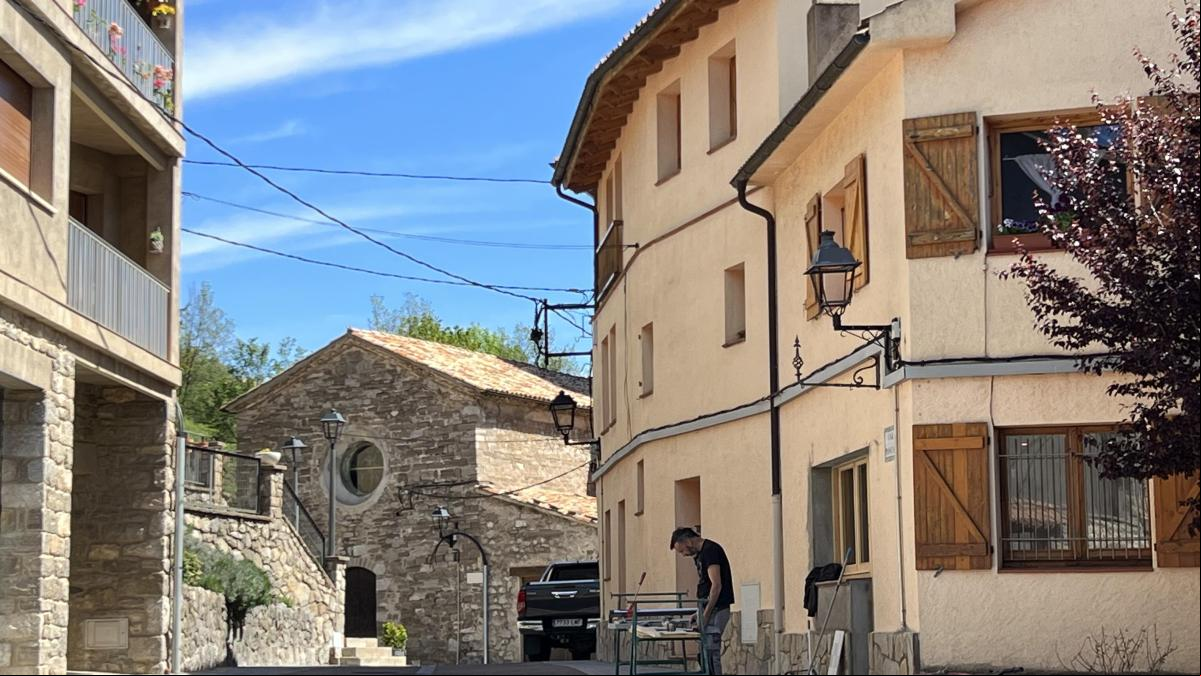 Vecinos expulsados ​​del Pirineo y la costa por segundas residencias y viviendas turísticas