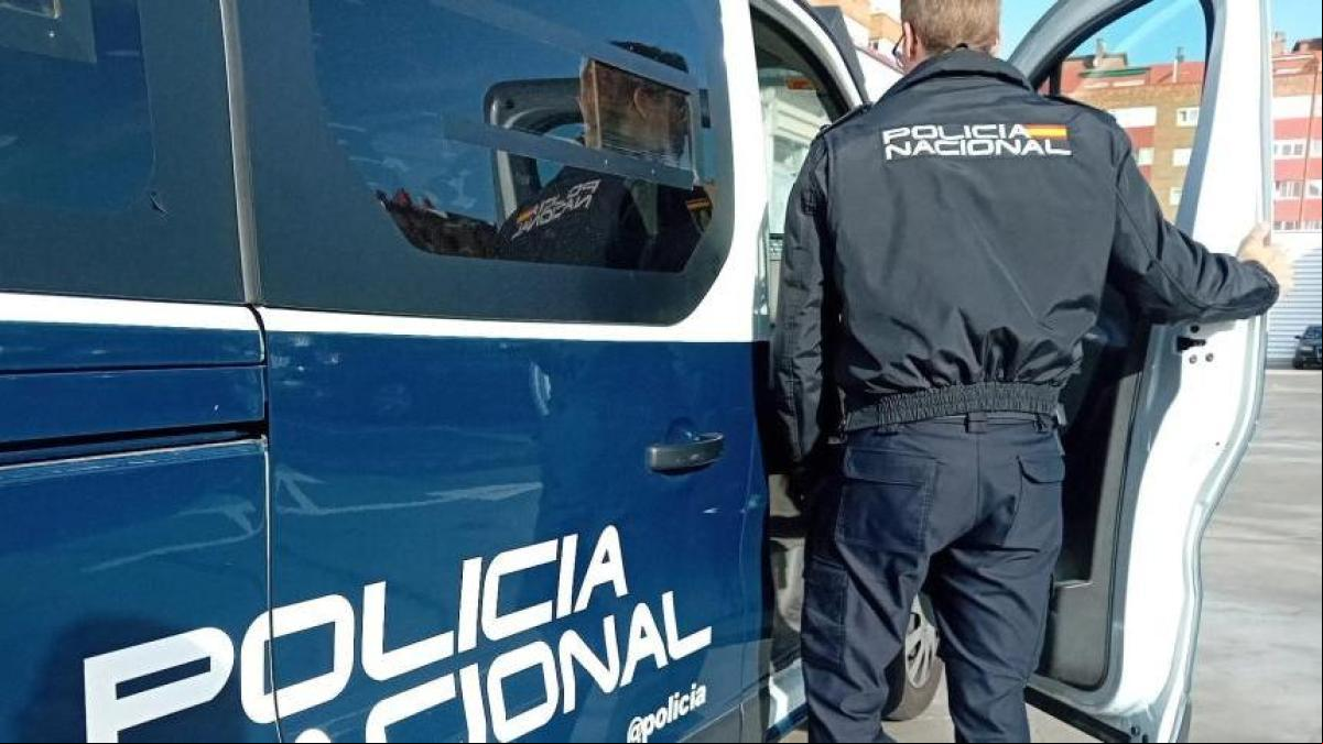 Secuestran a una joven en Madrid y piden dinero y joyas por su liberación