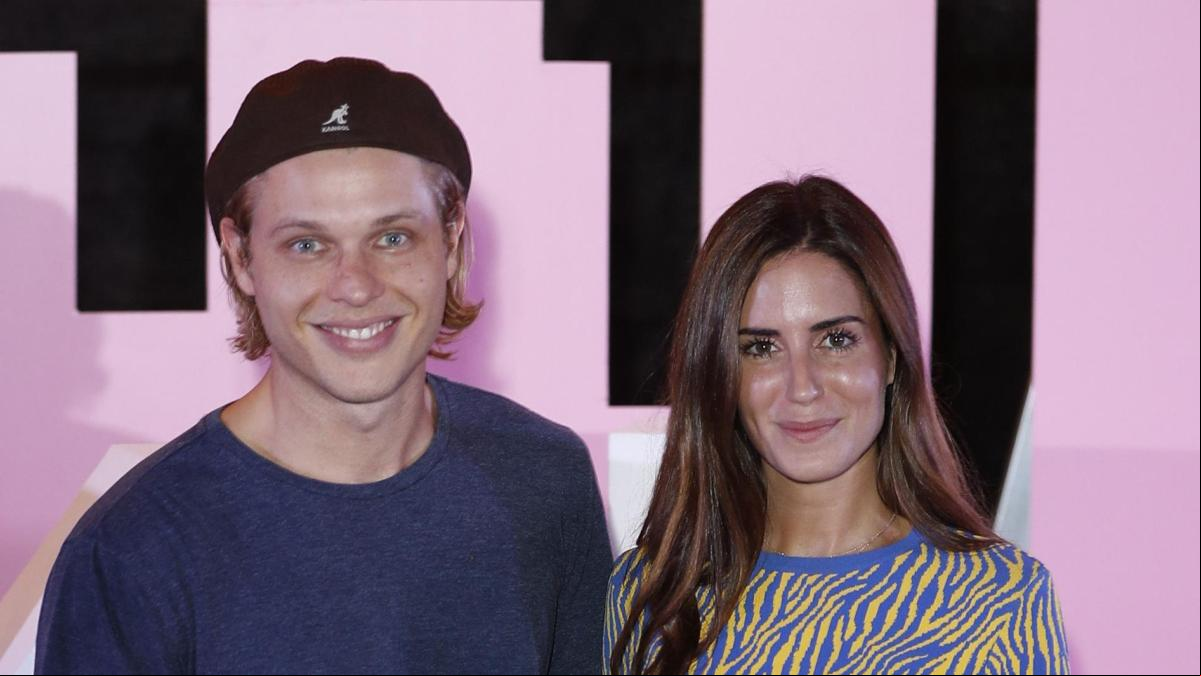 Gala González y John Steiner anuncian su compromiso