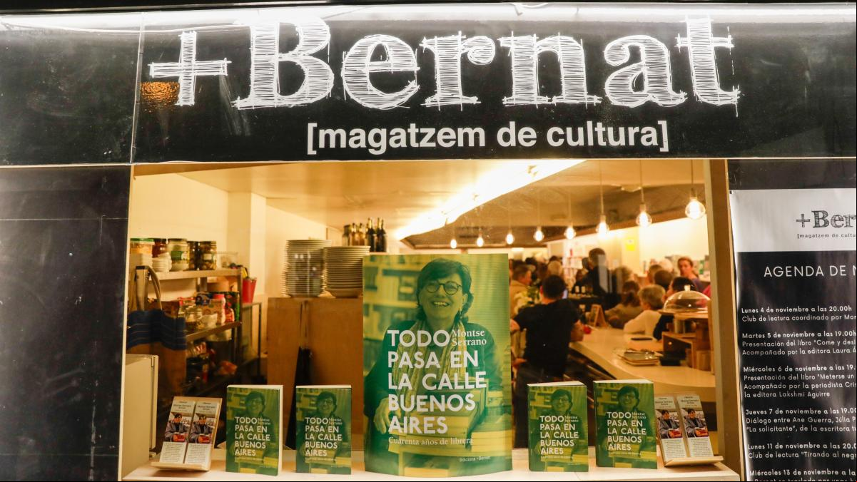 La librera de las piernas bonitas