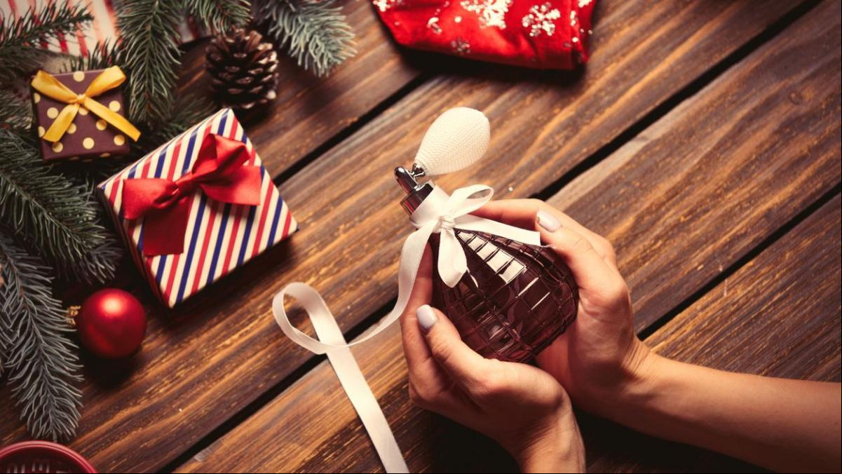 Encuentra el perfume perfecto que regalar estas Navidades: para hombre, mujer y niños