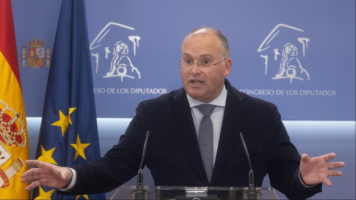 El PP da la bienvenida a Junts al “lado del muro” de los partidos que desconfían del Gobierno