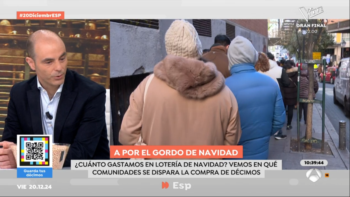 Un matemático revela en Espejo Público si merece la pena hacer cola para comprar un décimo de Navidad donde más toca: “Los bombos no se acuerdan”