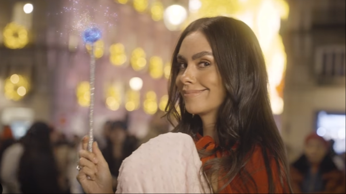 Cristina Pedroche promociona las Campanadas con un vídeo cargado de indirectas contra sus haters: La magia volverá el 31