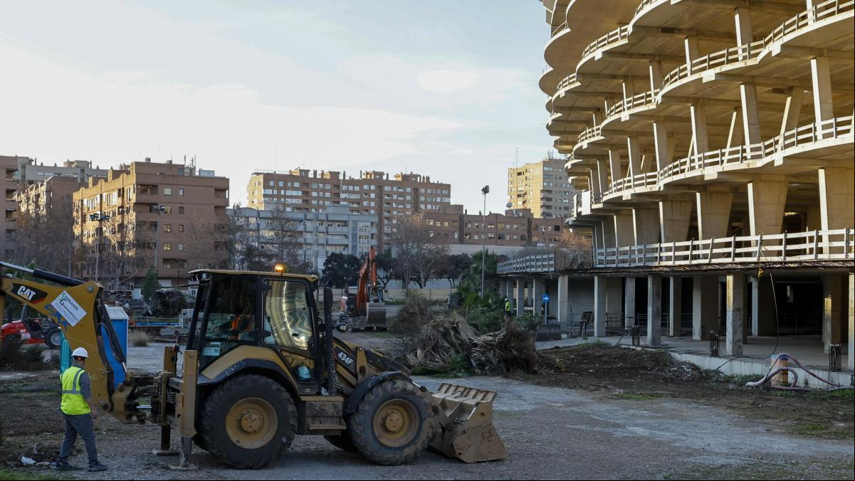Las obras del Nou Mestalla se reanudan con los asientos cubiertos y sin un presupuesto público