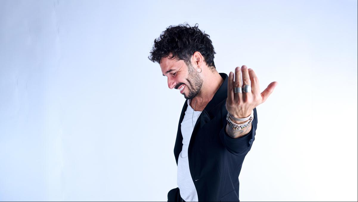 Antoñito Molina arranca un Guitar BCN que contará con Santana, Rosario y Valeria Castro Antoñito Molina arranca un Guitar BCN que contará con Santana, Rosario y Valeria Castro