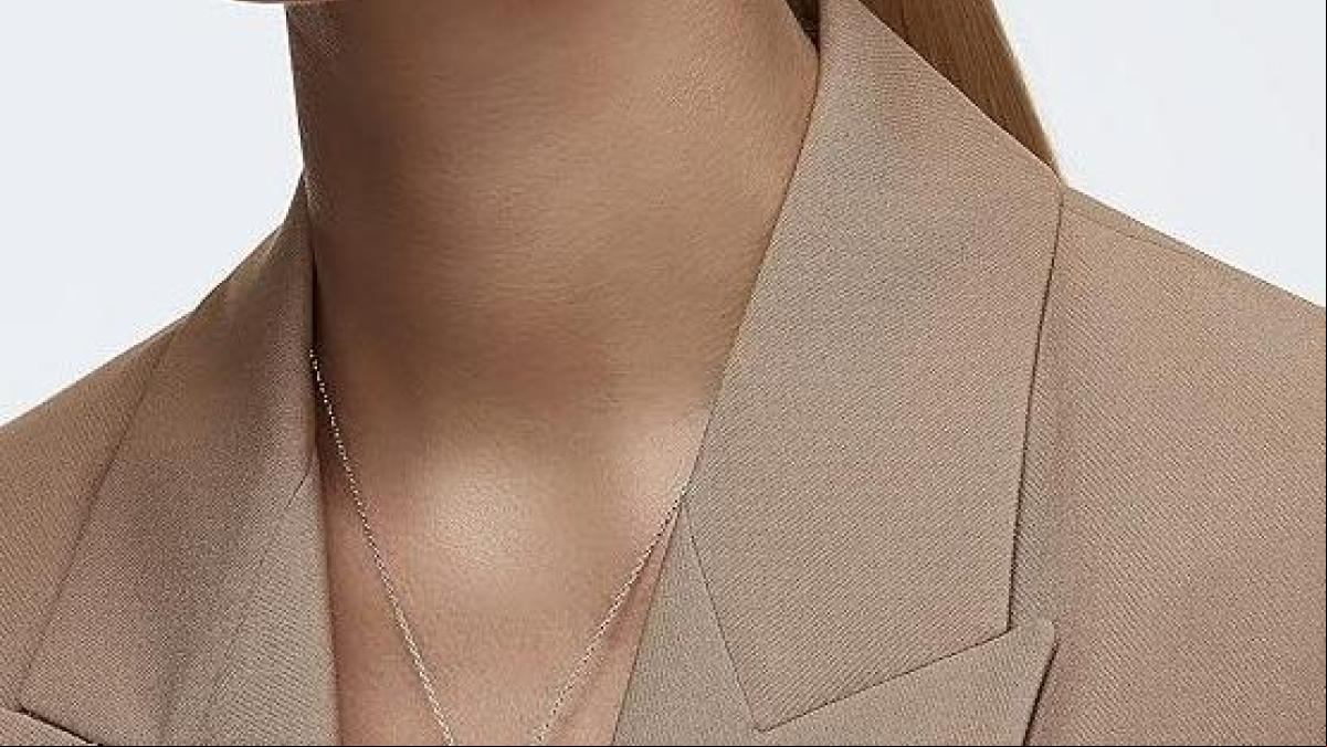 Swarovski tiene el colgante más bonito, versátil, elegante y que no te vas a querer quitar a mitad de precio