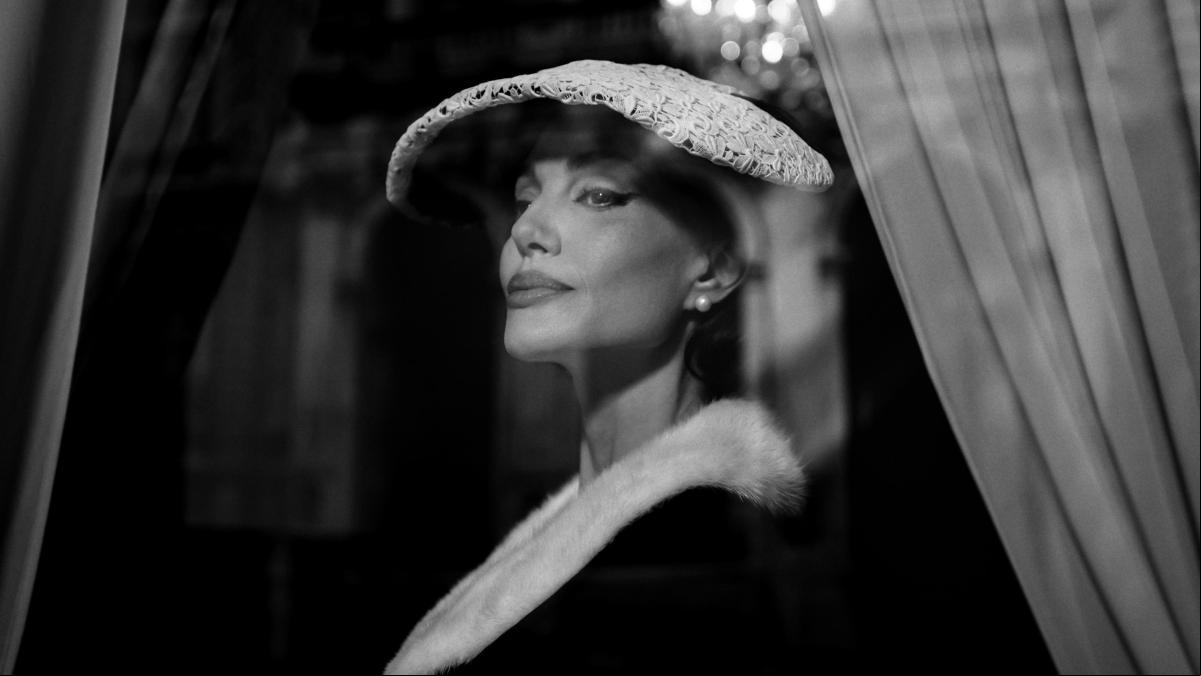 Angelina Jolie, en la voz de Callas: “Cada vez que canto el Ave María me acuerdo de mi madre”