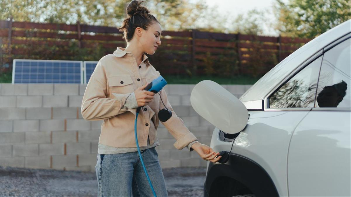 El interés de los españoles por los coches eléctricos varía según su poder adquisitivo