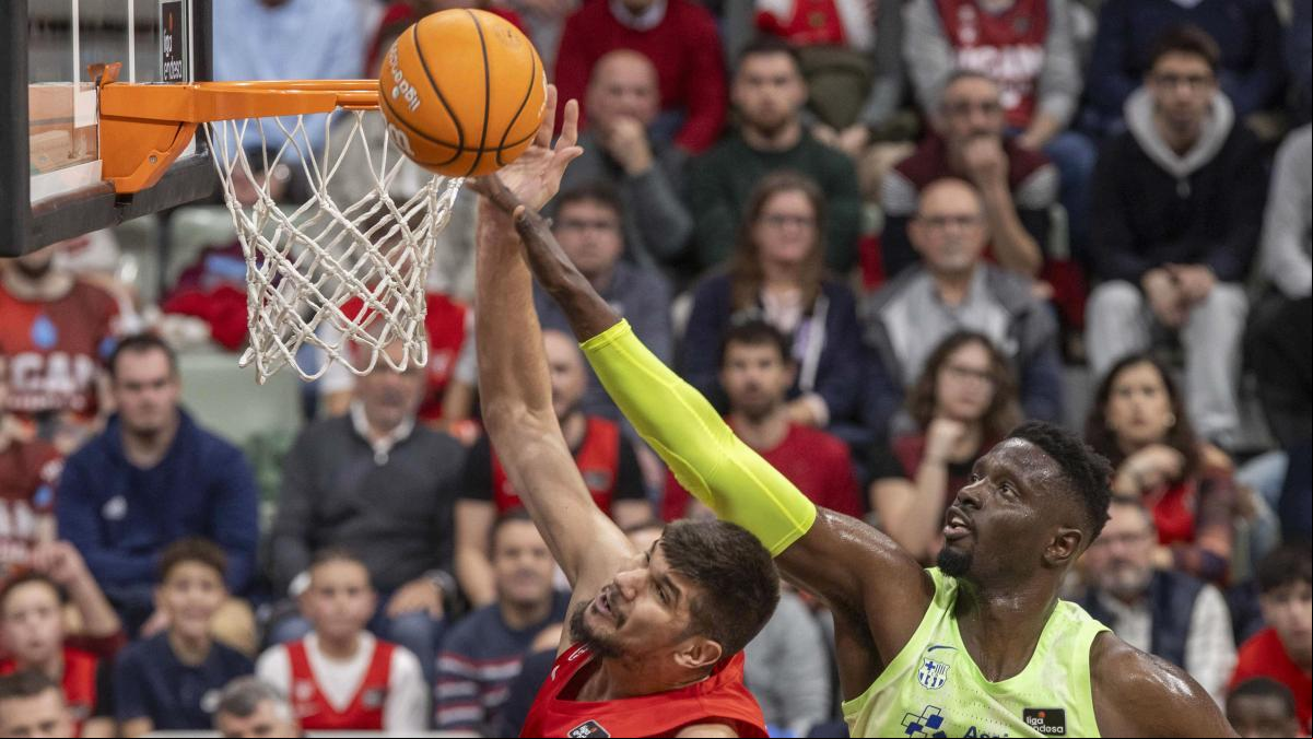 El Barça caza un sufrido triunfo en Murcia