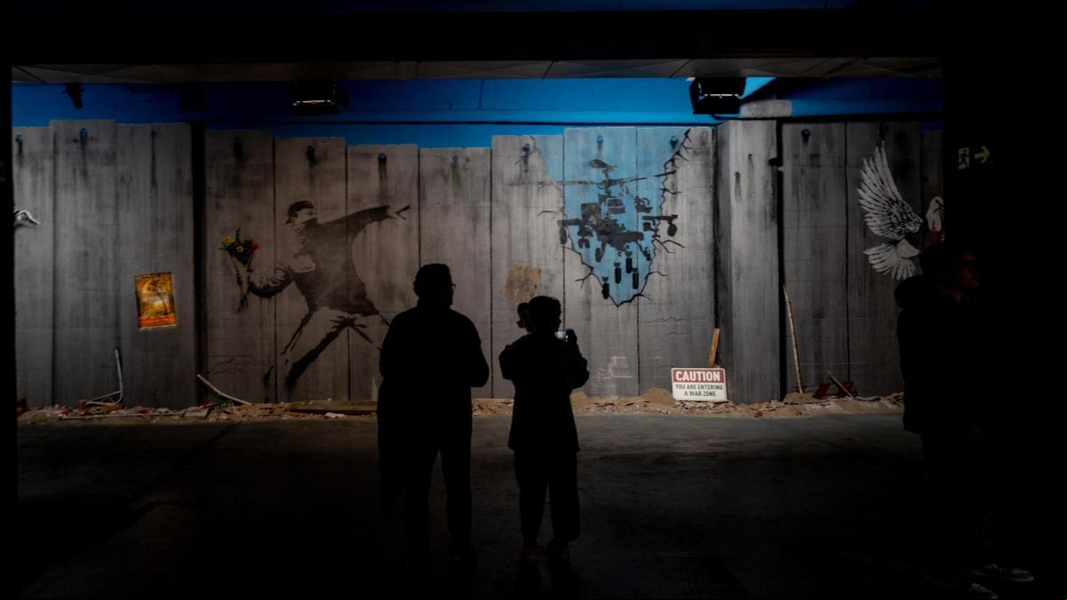 El arte urbano de Banksy llega a Madrid con 180 réplicas reivindicativas
