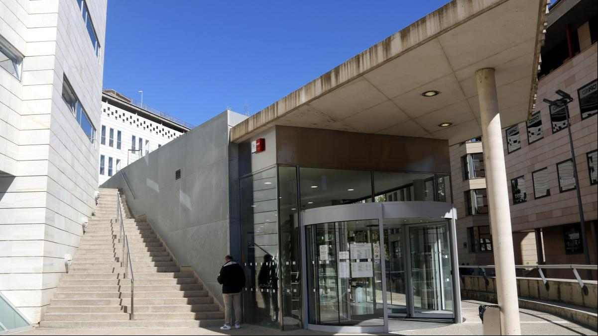 Una mujer se enfrenta a más de 3 años de cárcel por romper el diente a un hombre de un cabezazo