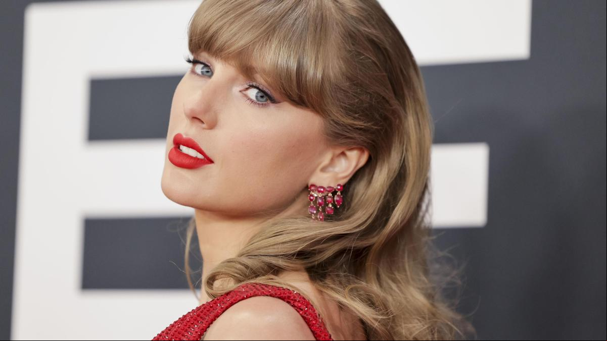 El secreto sobre el vestido de Taylor Swift en los Grammy 2025