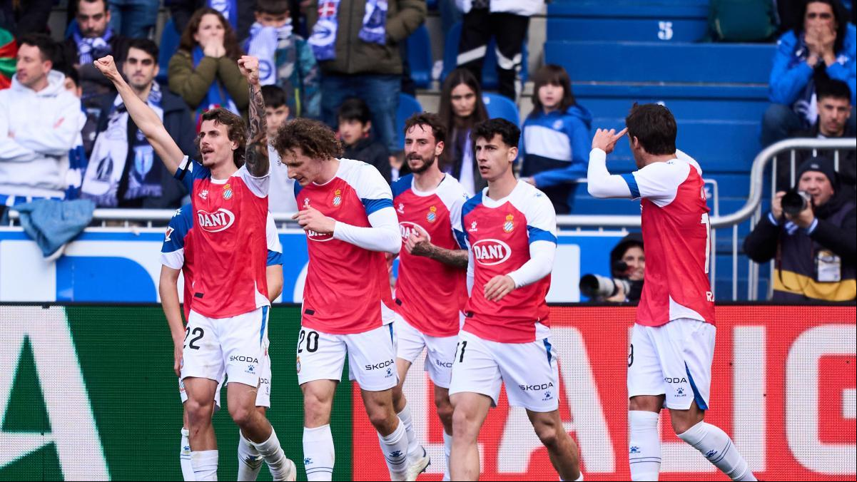 El Espanyol asalta Mendizorroza y se aleja del descenso