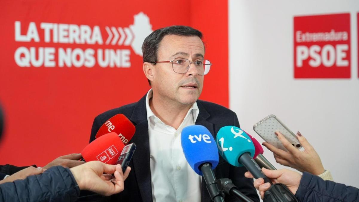 Gallardo propone al PP suprimir los aforamientos en el Estatuto extremeño