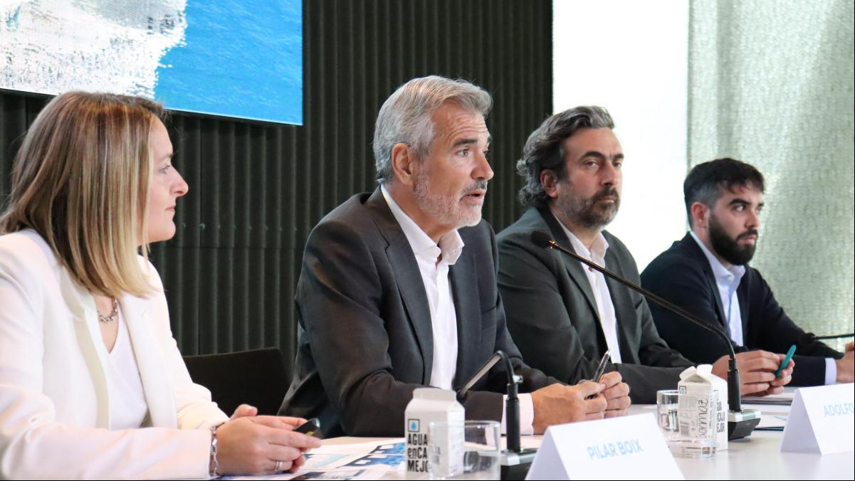 Baleària encara el relevo generacional, la apuesta internacional y más descarbonización