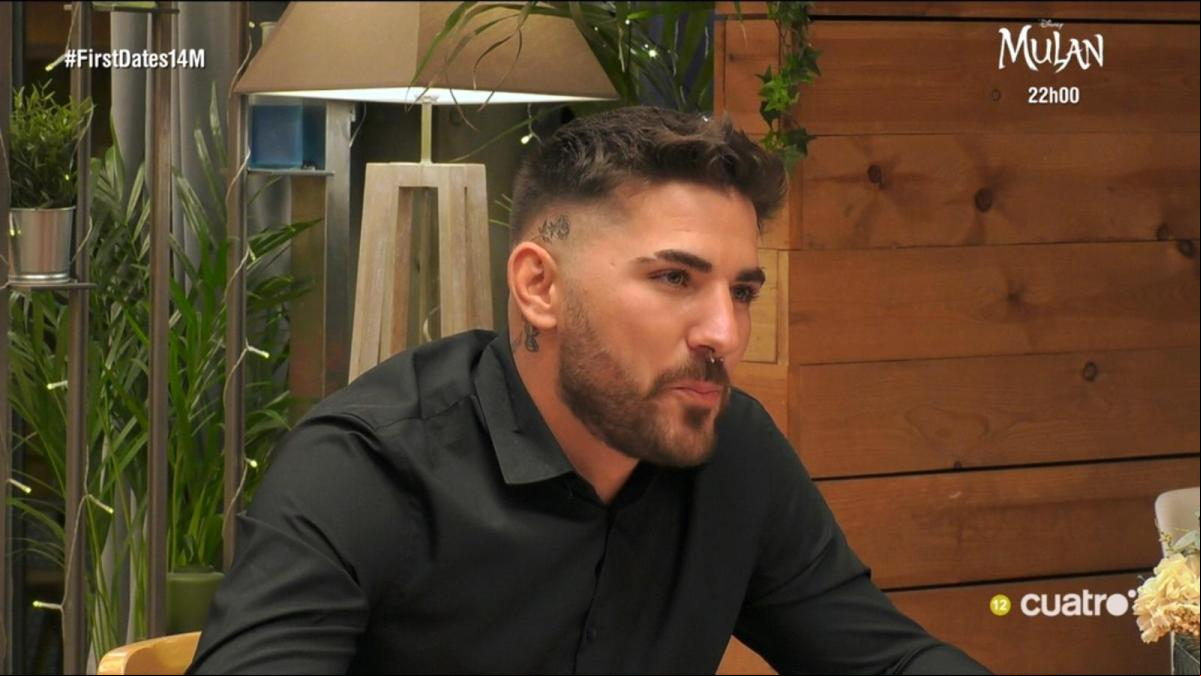 Un soltero de First Dates lanza un inesperado dardo que deja a su cita totalmente impactada: Yo no te pondría los cuernos con un tío